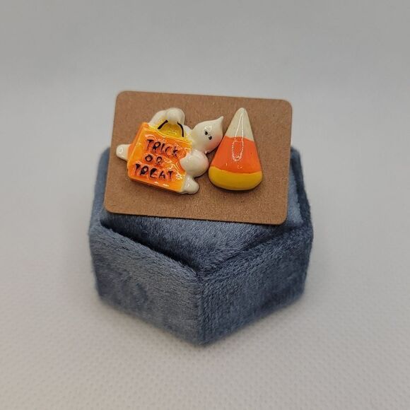 🎄5/$25🎄Mismatched Trick Or Treat Earrings - Picture 1 of 3